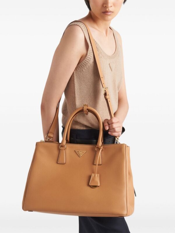 23860991_53994056_1000.jpg Prada extra large Galleria leather bag