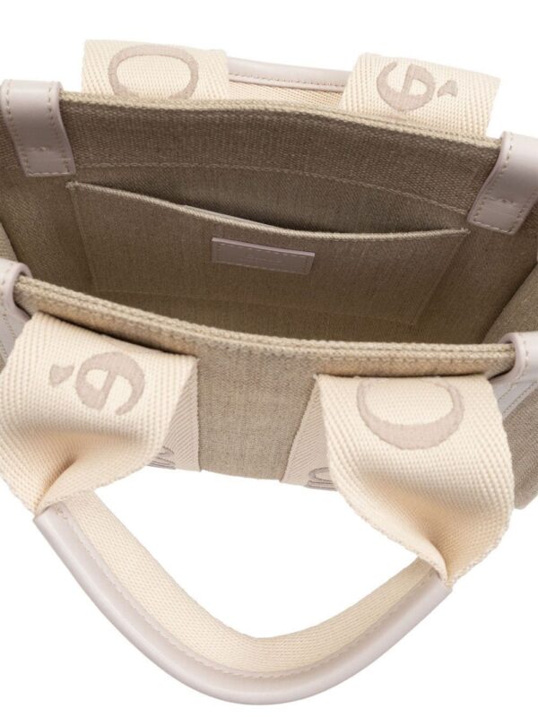 23881419_53972327_1000.jpg Chloé small Woody logo-strap tote bag