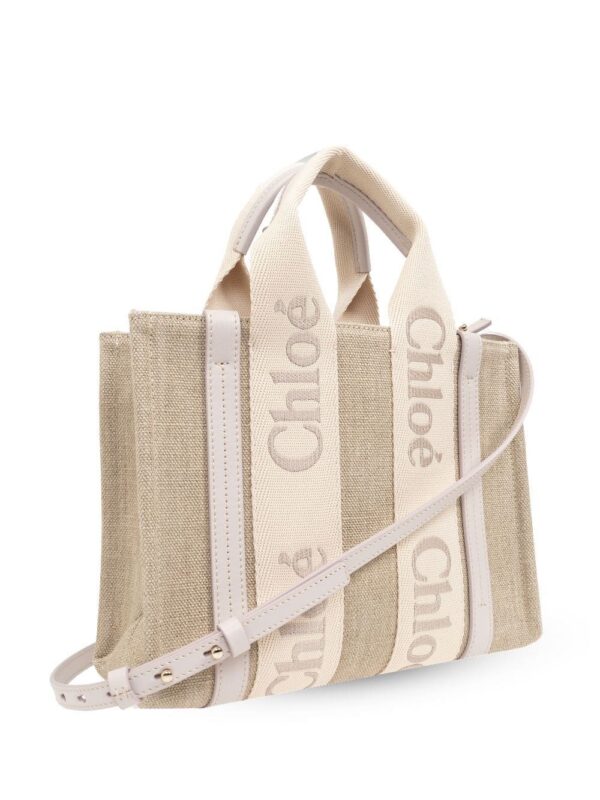 23881419_53972338_1000.jpg Chloé small Woody logo-strap tote bag