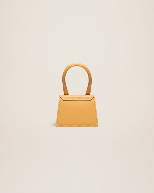 23E213BA001-3060-290_12.jpg Jacquemus Le Chiquito Signature mini handbag.