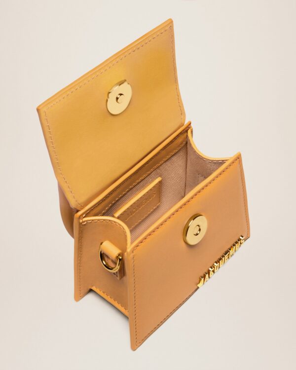 23E213BA001-3060-290_14.jpg Jacquemus Le Chiquito Signature mini handbag.