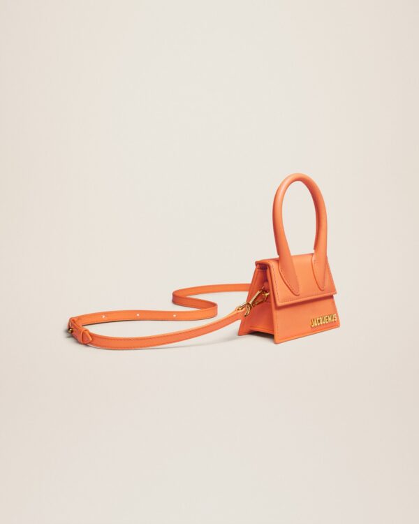 23E213BA001-3060-751_11.jpg Jacquemus Le Chiquito Signature mini handbag.