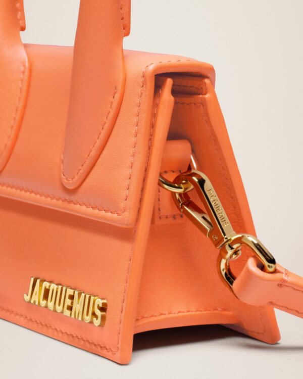 23E213BA001-3060-751_13.jpg Jacquemus Le Chiquito Signature mini handbag.