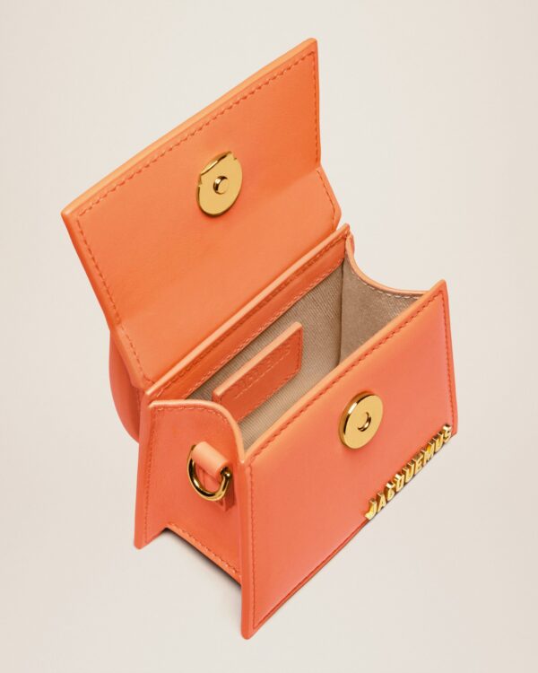23E213BA001-3060-751_14.jpg Jacquemus Le Chiquito Signature mini handbag.