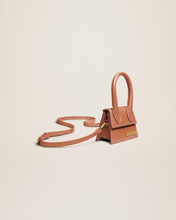23E213BA001-3072-810_11.jpg Jacquemus Le Chiquito Signature mini handbag.