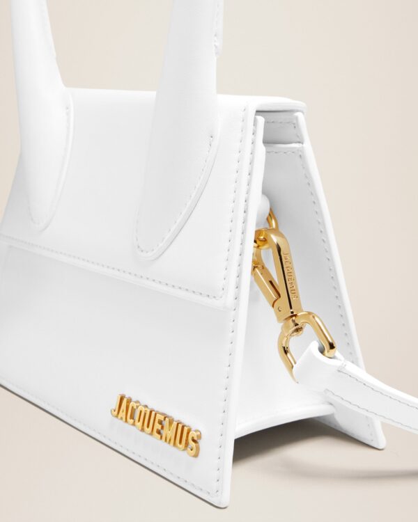 23E213BA002-3000-100_13.jpg Jacquemus Le Chiquito moyen Leather handbag.