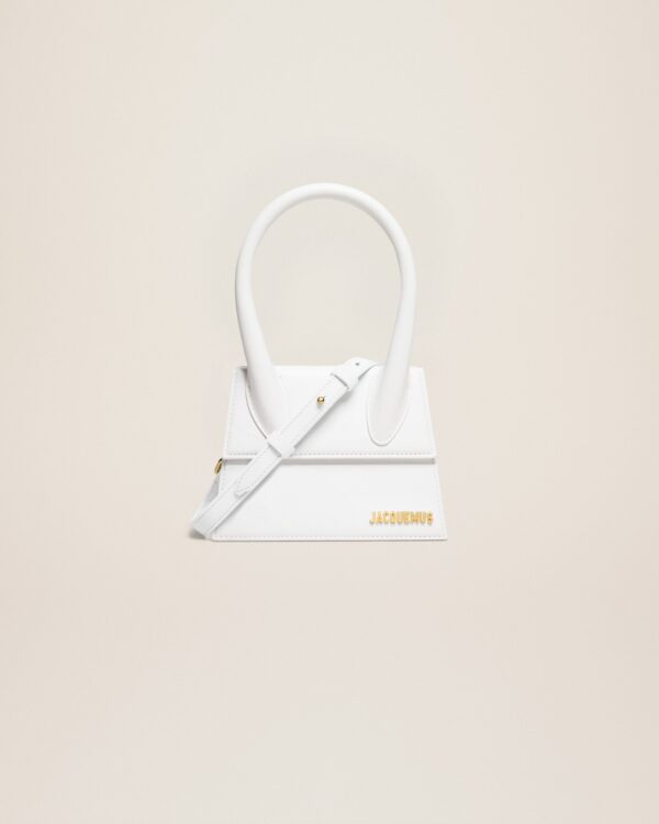23E213BA002-3000-100_1_main.jpg Jacquemus Le Chiquito moyen Leather handbag.