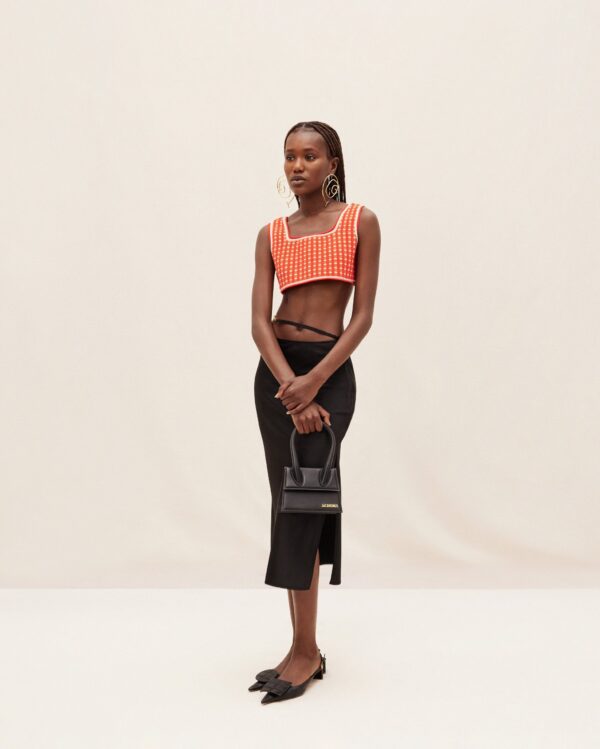 23E213BA002-3000-990_10-scaled-1.jpg Jacquemus Le Chiquito moyen Leather handbag.