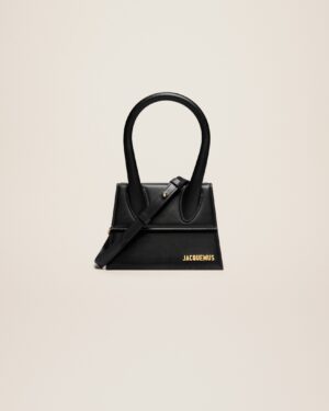 23E213BA002-3000-990_1_main.jpg Jacquemus Le Chiquito moyen Leather handbag.