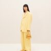 23E213BA002-3060-290_10-scaled-1.jpg Jacquemus Le Chiquito moyen Signature handbag.