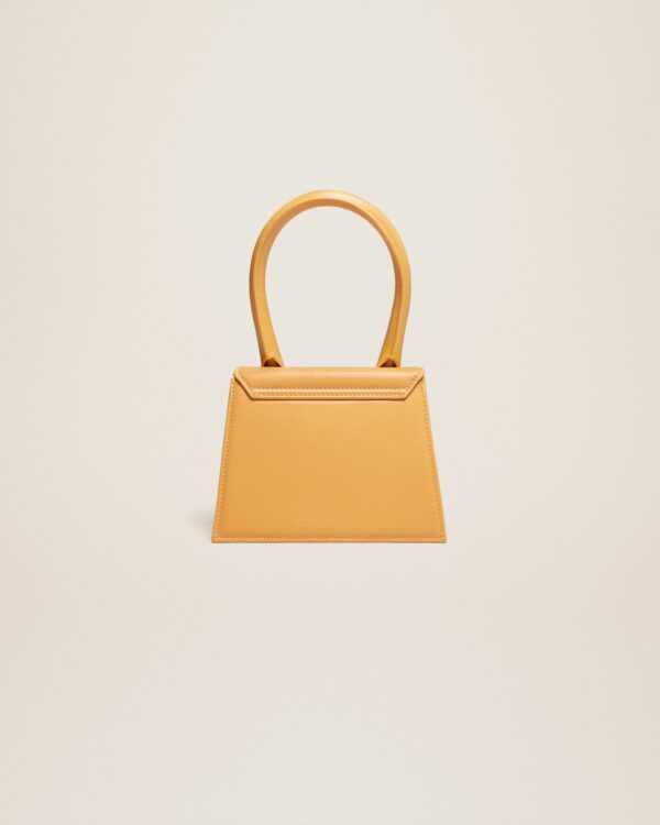 23E213BA002-3060-290_12.jpg Jacquemus Le Chiquito moyen Signature handbag.