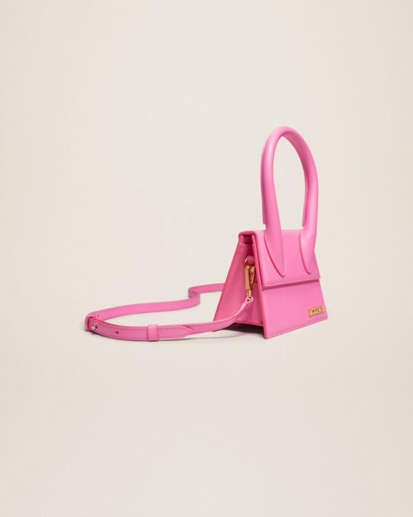 23E213BA002-3060-430_11.jpg Jacquemus Le Chiquito moyen Signature handbag.