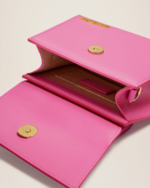 23E213BA002-3060-430_14.jpg Jacquemus Le Chiquito moyen Signature handbag.