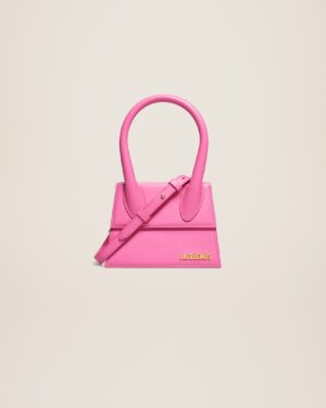 23E213BA002-3060-430_1_main.jpg Jacquemus Le Chiquito moyen Signature handbag.