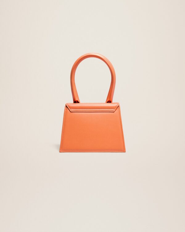 23E213BA002-3060-752_12.jpg Jacquemus Le Chiquito moyen Signature handbag.