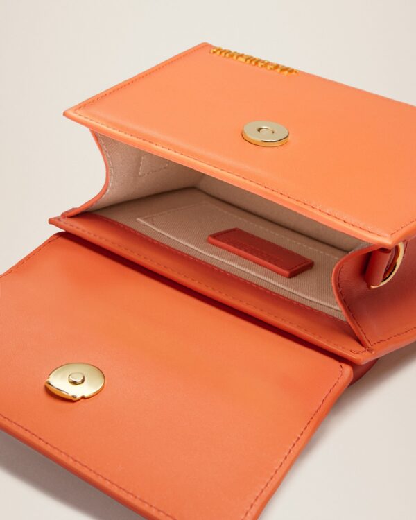 23E213BA002-3060-752_14.jpg Jacquemus Le Chiquito moyen Signature handbag.