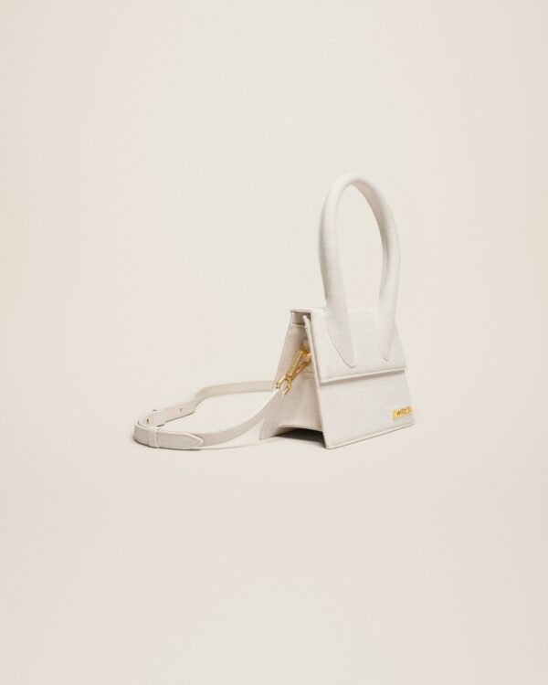 Jacquemus Le Chiquito moyen  Signature handbag.