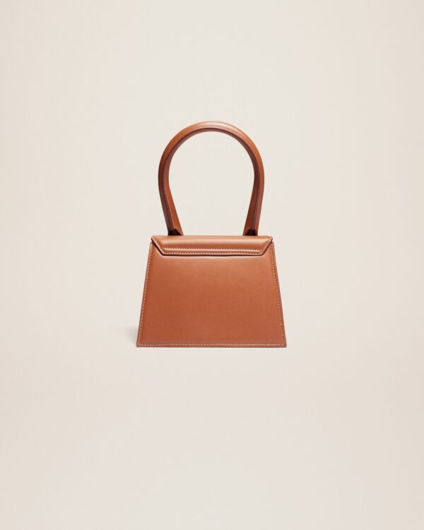 Jacquemus Le Chiquito moyen  Signature handbag.