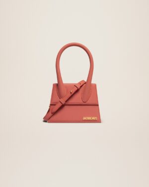 23E213BA002-3088-480_1_main.jpg Jacquemus Le Chiquito moyen Leather handbag.