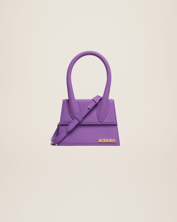 23E213BA002-3088-650_1_main.jpg Jacquemus Le Chiquito moyen Signature handbag.