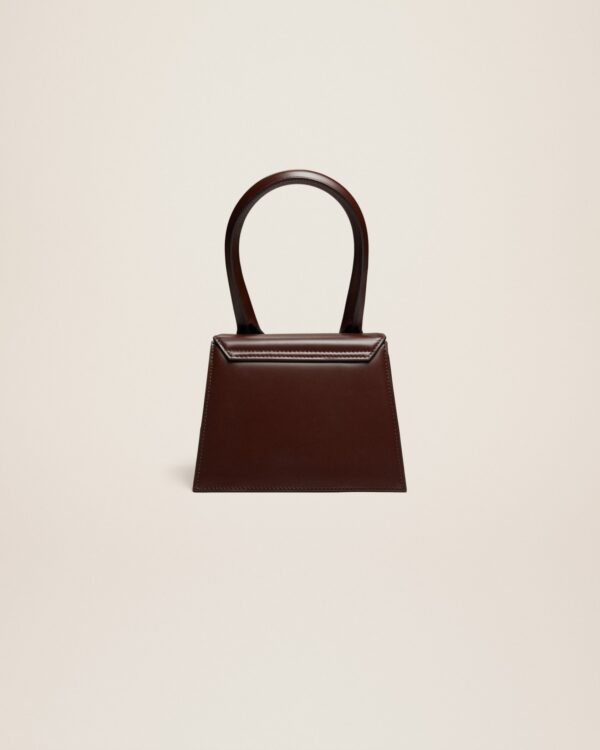Jacquemus Le Chiquito moyen  Signature handbag.