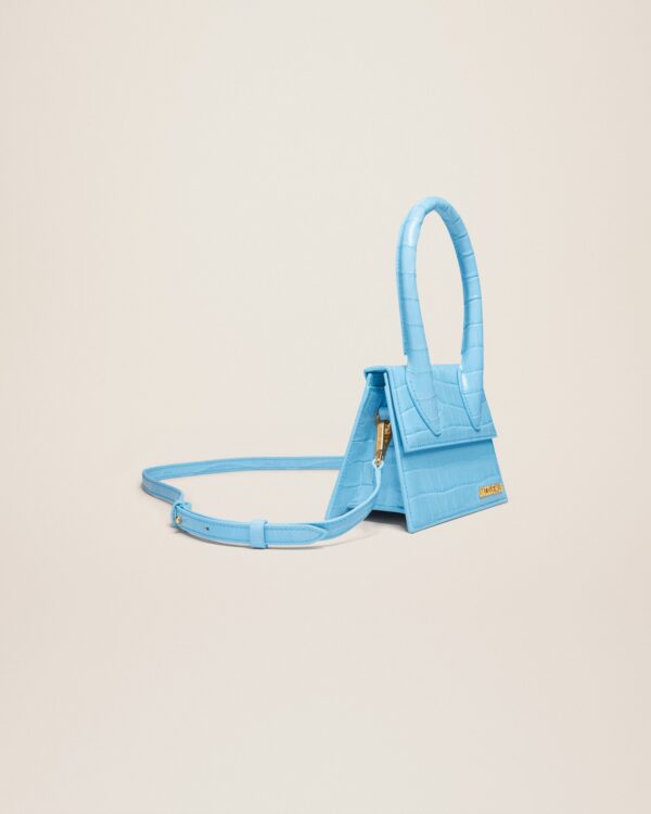 23E213BA002-3101-336_11.jpg Jacquemus Le Chiquito moyen Leather handbag.