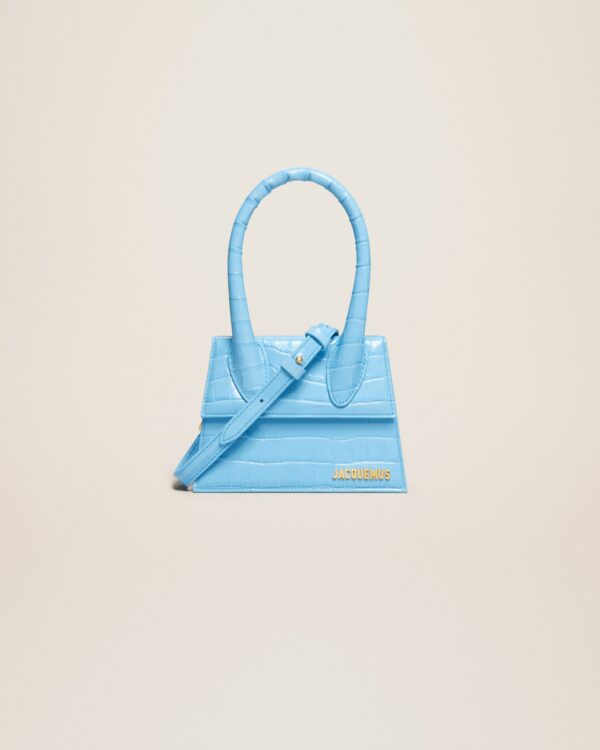 23E213BA002-3101-336_1_main.jpg Jacquemus Le Chiquito moyen Leather handbag.