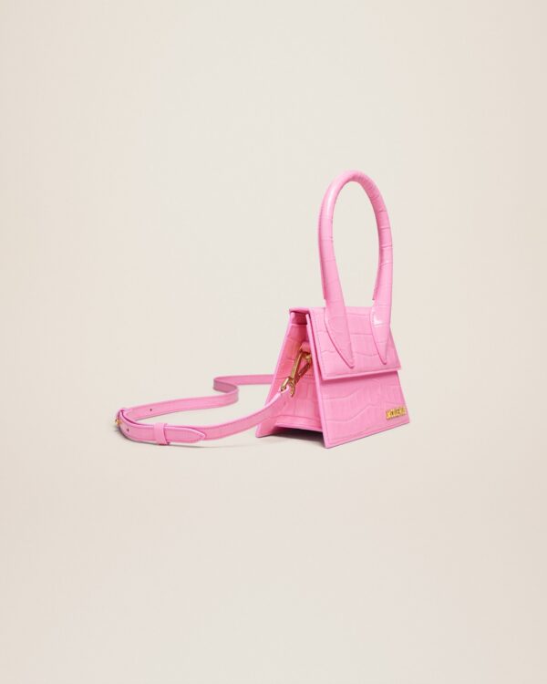 Jacquemus Le Chiquito moyen  Signature handbag.