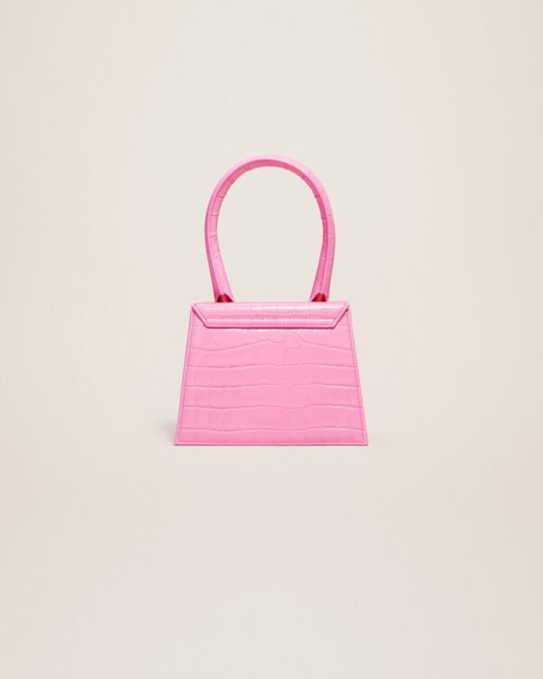 Jacquemus Le Chiquito moyen  Signature handbag.