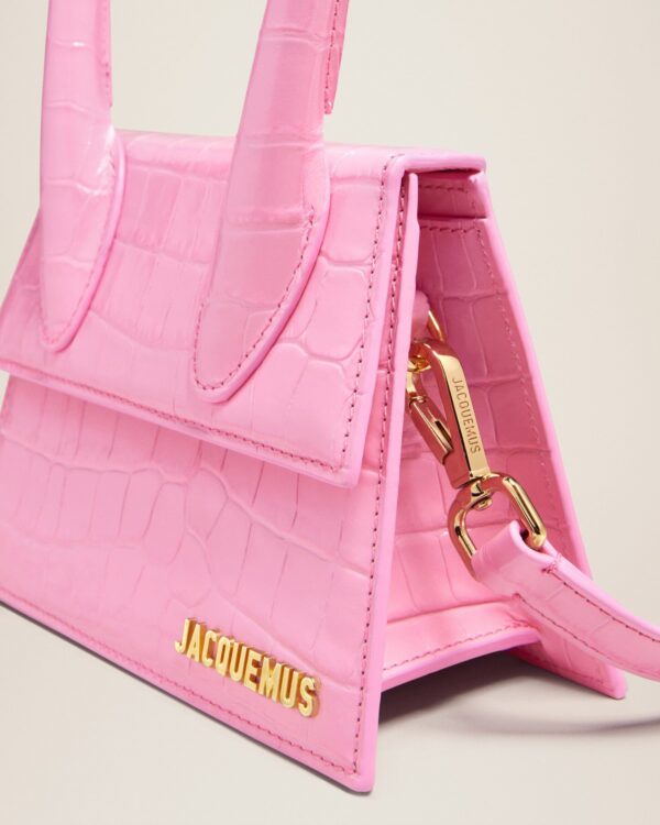 Jacquemus Le Chiquito moyen  Signature handbag.