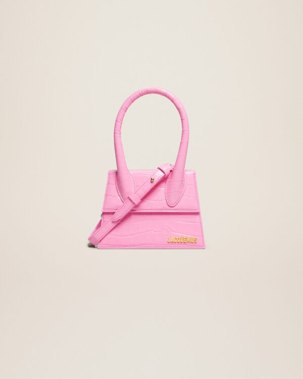 Jacquemus Le Chiquito moyen  Signature handbag.