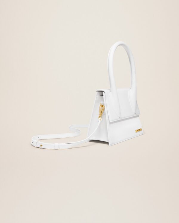 23E213BA003-3000-100_11.jpg Jacquemus Le grand Chiquito Large leather handbag.