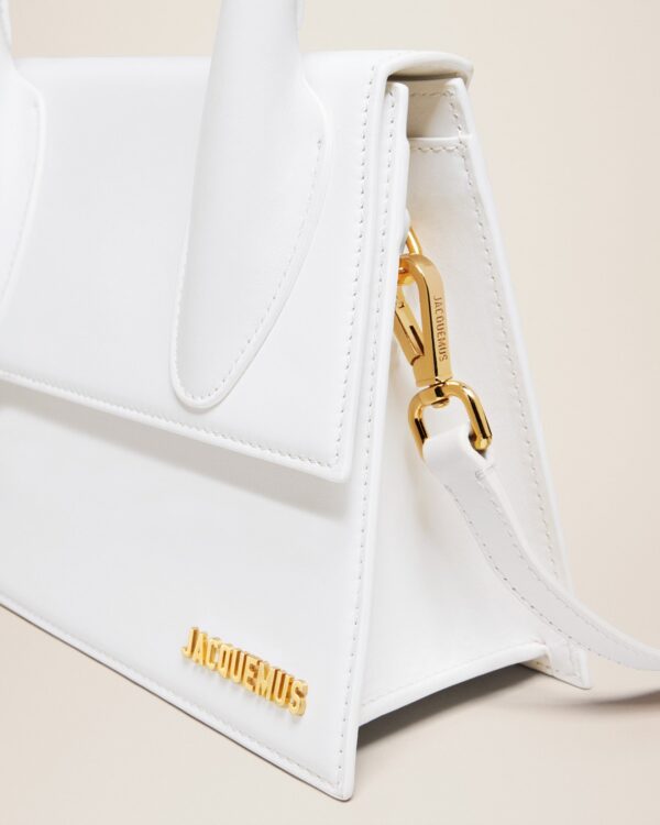 23E213BA003-3000-100_13.jpg Jacquemus Le grand Chiquito Large leather handbag.