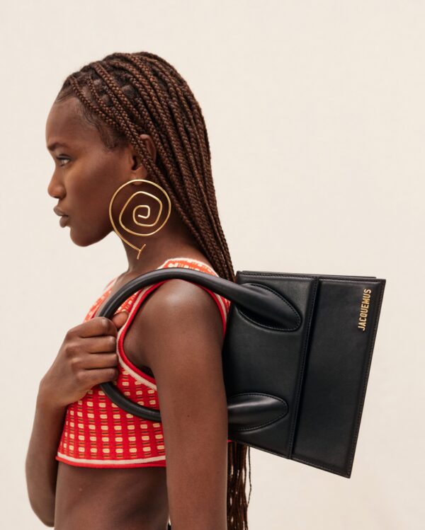 23E213BA003-3000-990_10-scaled-1.jpg Jacquemus Le grand Chiquito Large leather handbag.