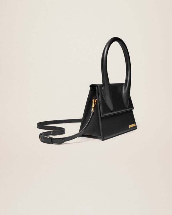 23E213BA003-3000-990_11.jpg Jacquemus Le grand Chiquito Large leather handbag.