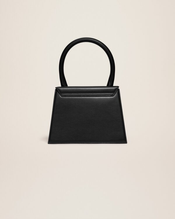 23E213BA003-3000-990_12.jpg Jacquemus Le grand Chiquito Large leather handbag.