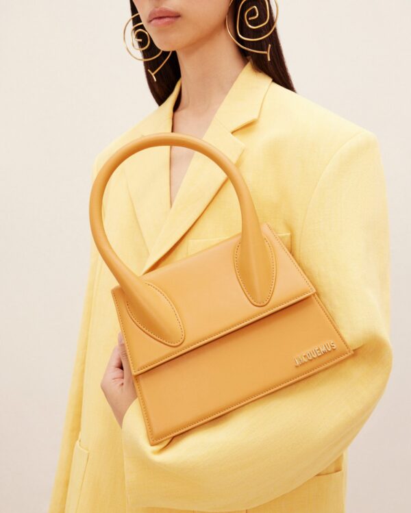 23E213BA003-3060-290_10_main-scaled-1.jpg Jacquemus Le grand Chiquito Large signature handbag.