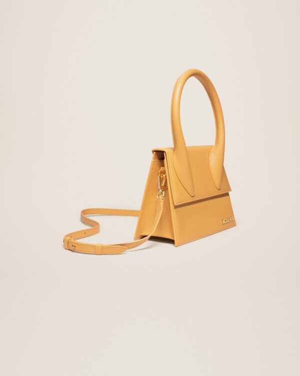 23E213BA003-3060-290_11.jpg Jacquemus Le grand Chiquito Large signature handbag.