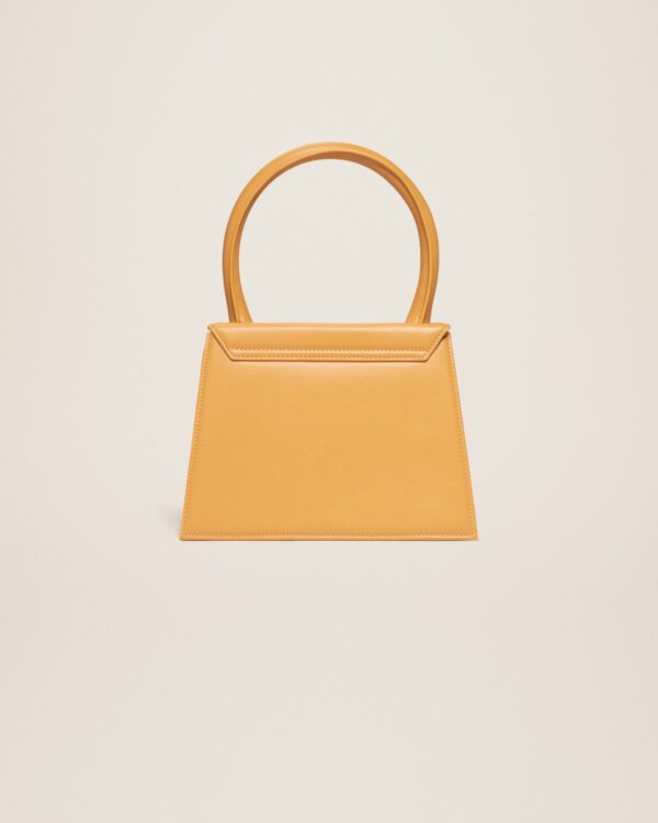 23E213BA003-3060-290_12.jpg Jacquemus Le grand Chiquito Large signature handbag.