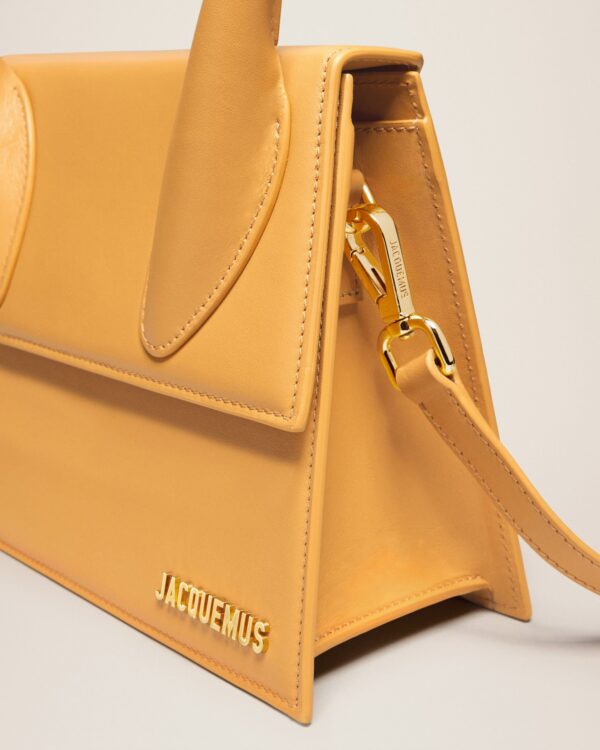 23E213BA003-3060-290_13.jpg Jacquemus Le grand Chiquito Large signature handbag.