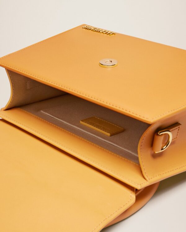23E213BA003-3060-290_14.jpg Jacquemus Le grand Chiquito Large signature handbag.