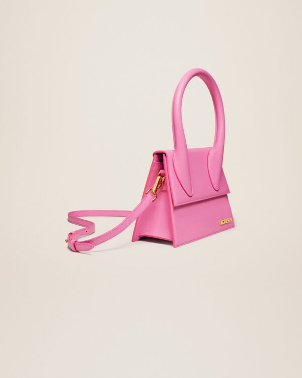 23E213BA003-3060-430_11.jpg Jacquemus Le grand Chiquito Large signature handbag.