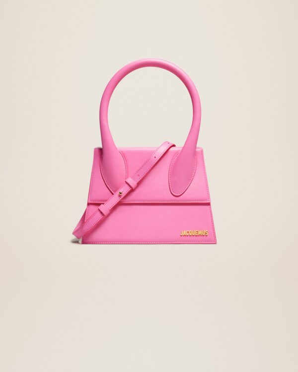 23E213BA003-3060-430_1_main.jpg Jacquemus Le grand Chiquito Large signature handbag.