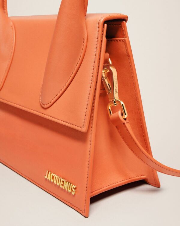 23E213BA003-3060-751_13.jpg Jacquemus Le grand Chiquito Large signature handbag.