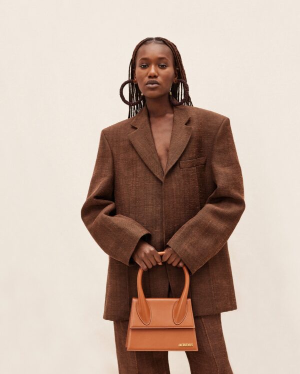 23E213BA003-3072-811_10-scaled-1.jpg Jacquemus Le grand Chiquito Large signature handbag.