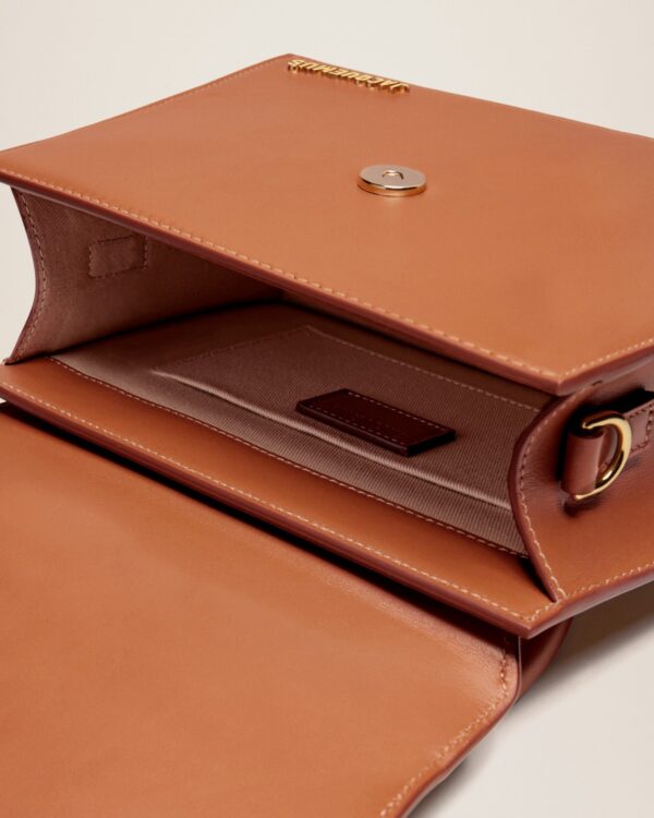 23E213BA003-3072-811_14.jpg Jacquemus Le grand Chiquito Large signature handbag.