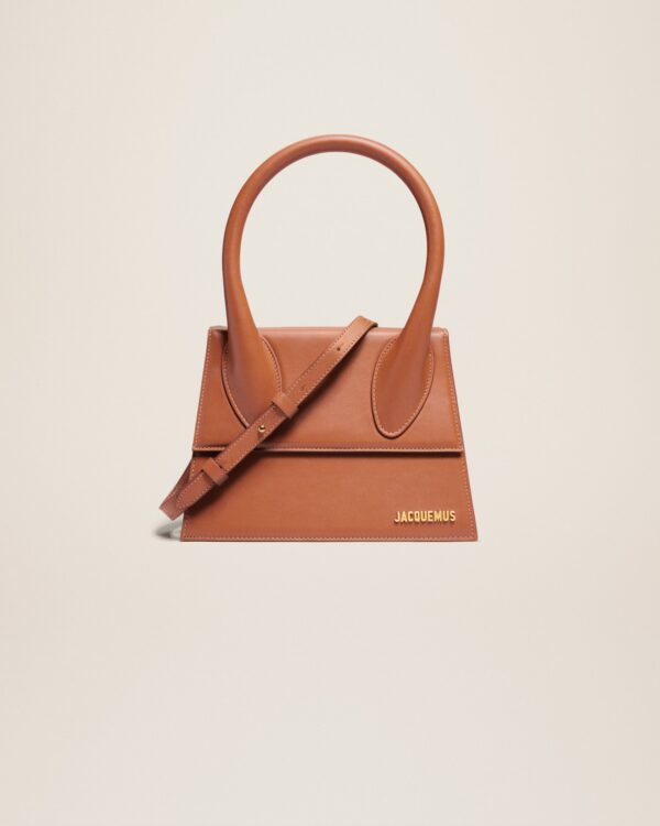 23E213BA003-3072-811_1_main.jpg Jacquemus Le grand Chiquito Large signature handbag.