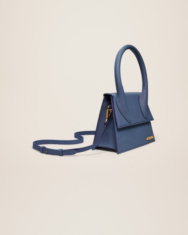23E213BA003-3088-390_11.jpg Jacquemus Le grand Chiquito Large signature handbag.