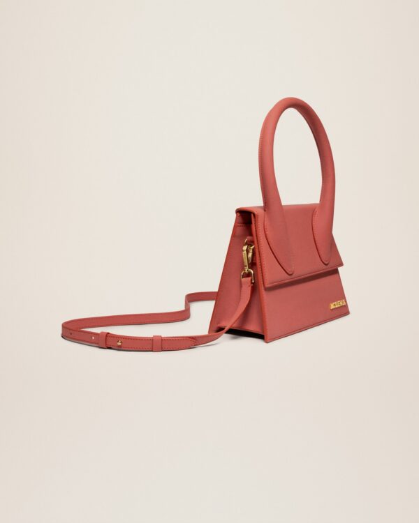23E213BA003-3088-480_11_f4883ea2-c9e2-40bb-89a0-1b30c42bb1d4.jpg Jacquemus Le grand Chiquito Large signature handbag