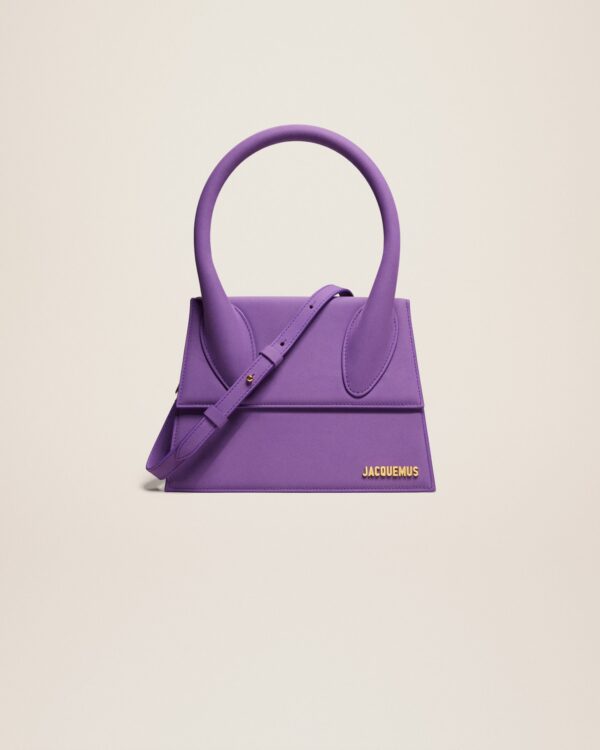 23E213BA003-3088-651_1_main.jpg Jacquemus Le grand Chiquito Large signature handbag.